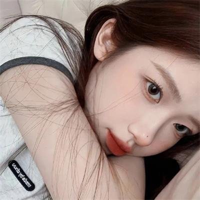 圣洁的艾曼妞